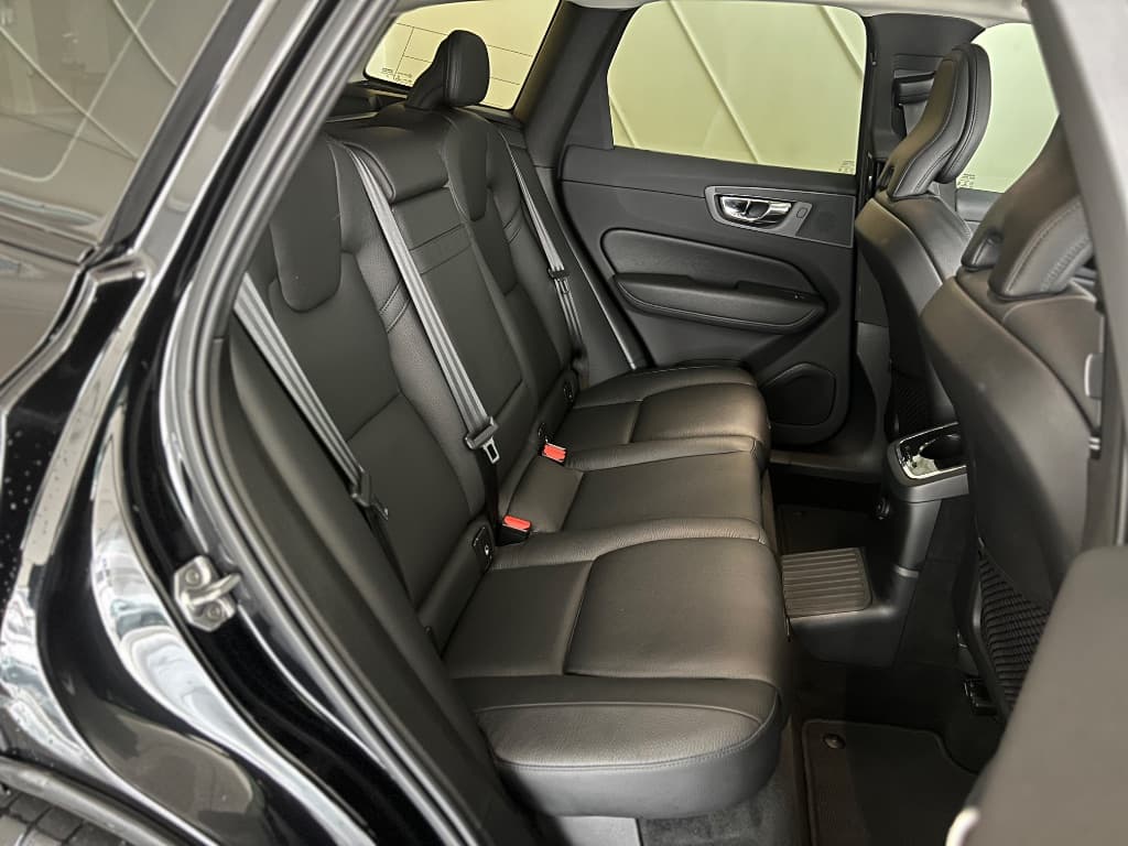 Volvo XC 60 T-8 MOMENTUM 2.0 (Híbrido)