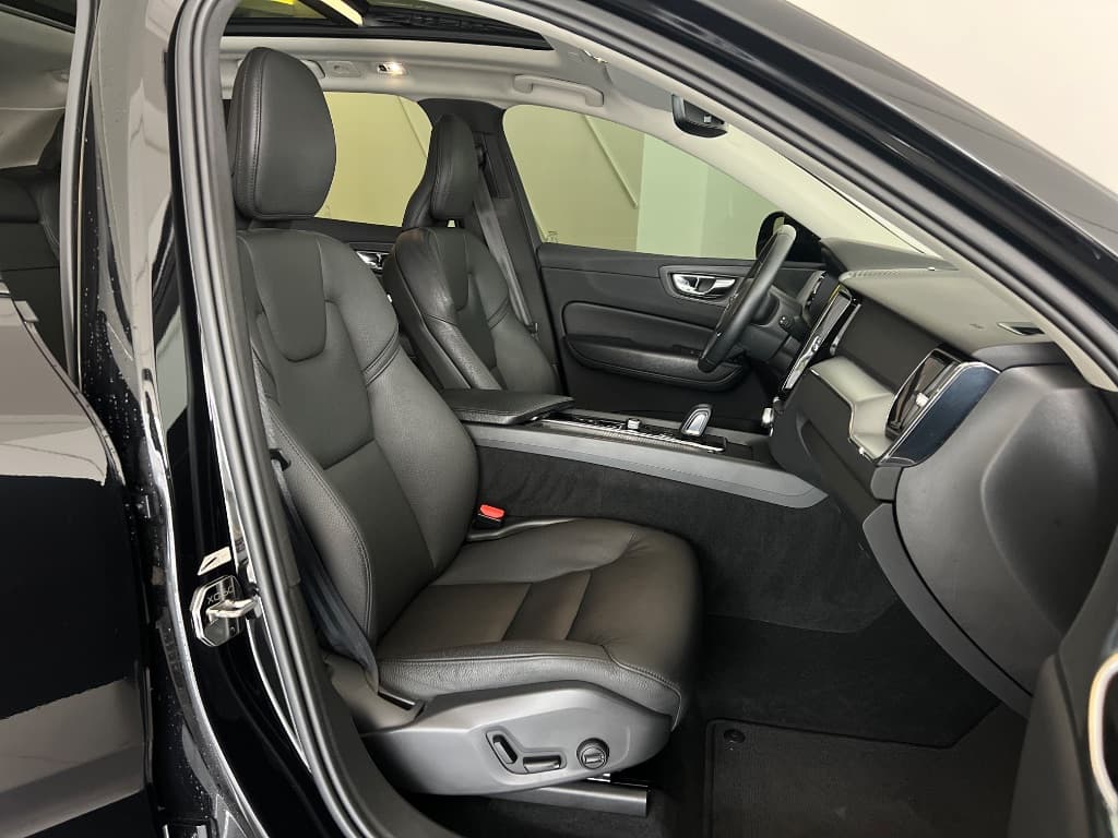Volvo XC 60 T-8 MOMENTUM 2.0 (Híbrido)