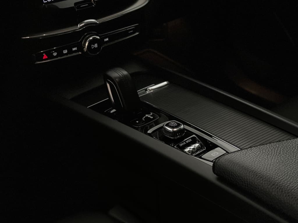 Volvo XC 60 T-8 MOMENTUM 2.0 (Híbrido)