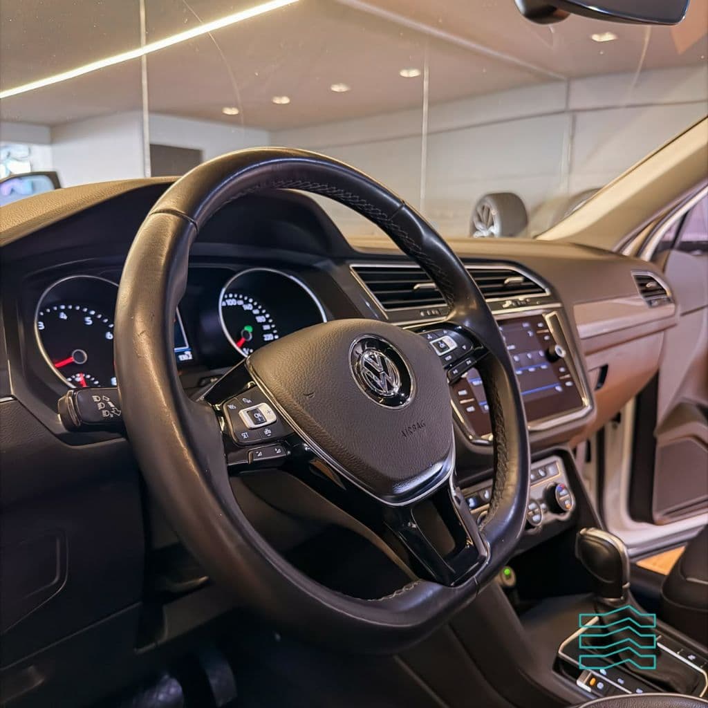 VW - VolksWagen TIGUAN Allspac Comf 250 TSI 1.4 Flex