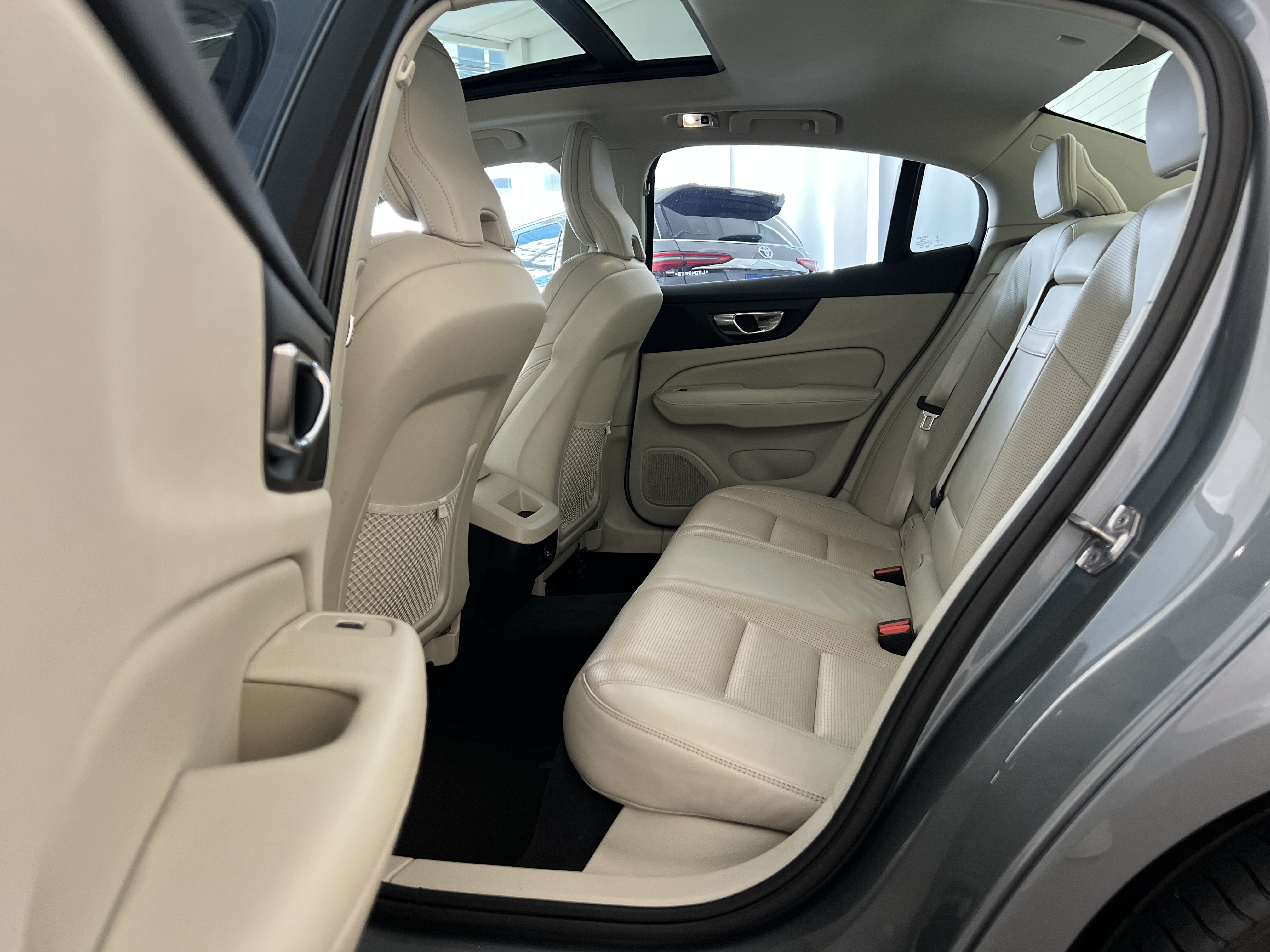 697-a0e72cef-b1cb-4705-8096-cd9799245a5e