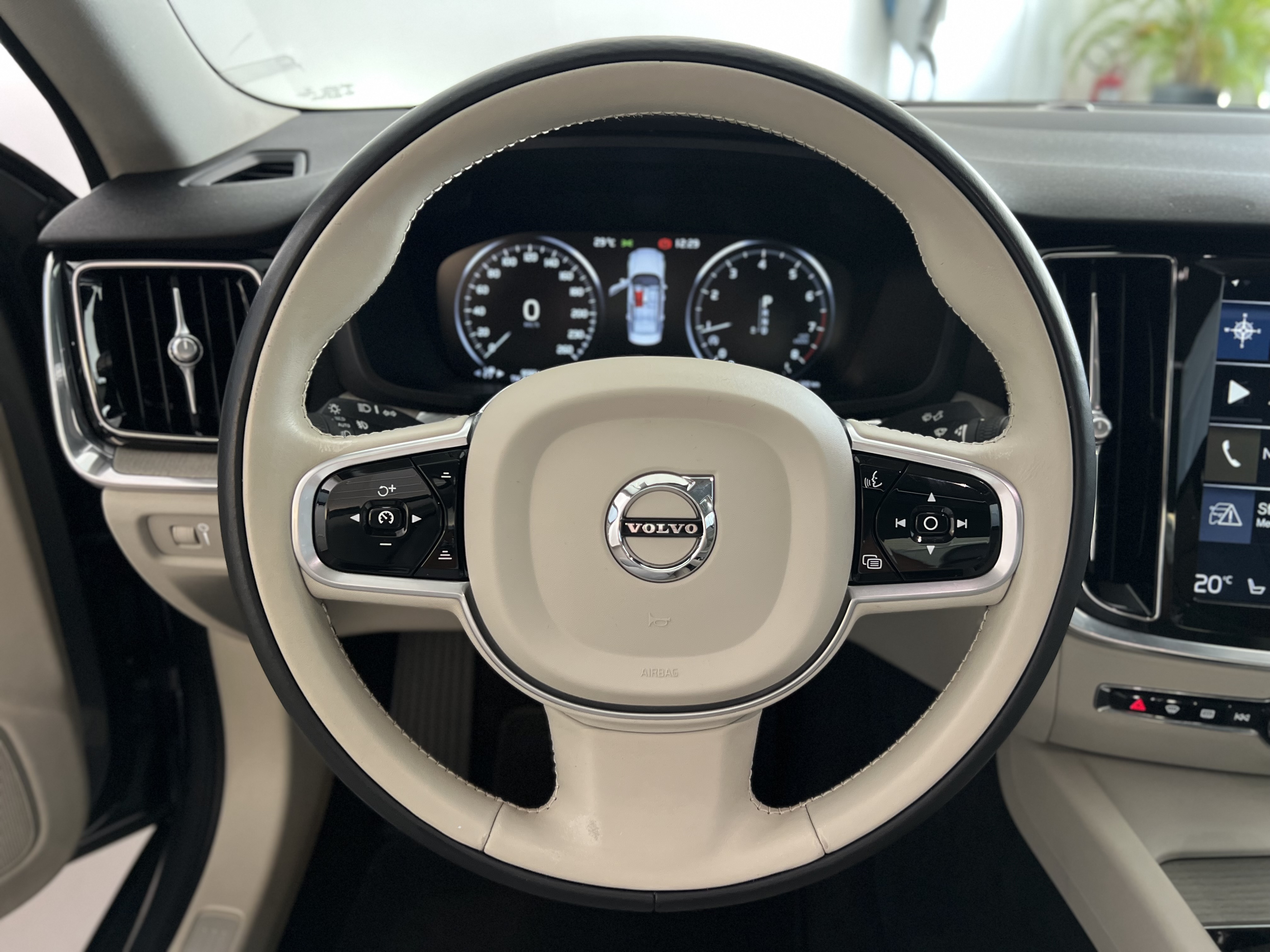 697-a0e72cef-b1cb-4705-8096-cd9799245a5e