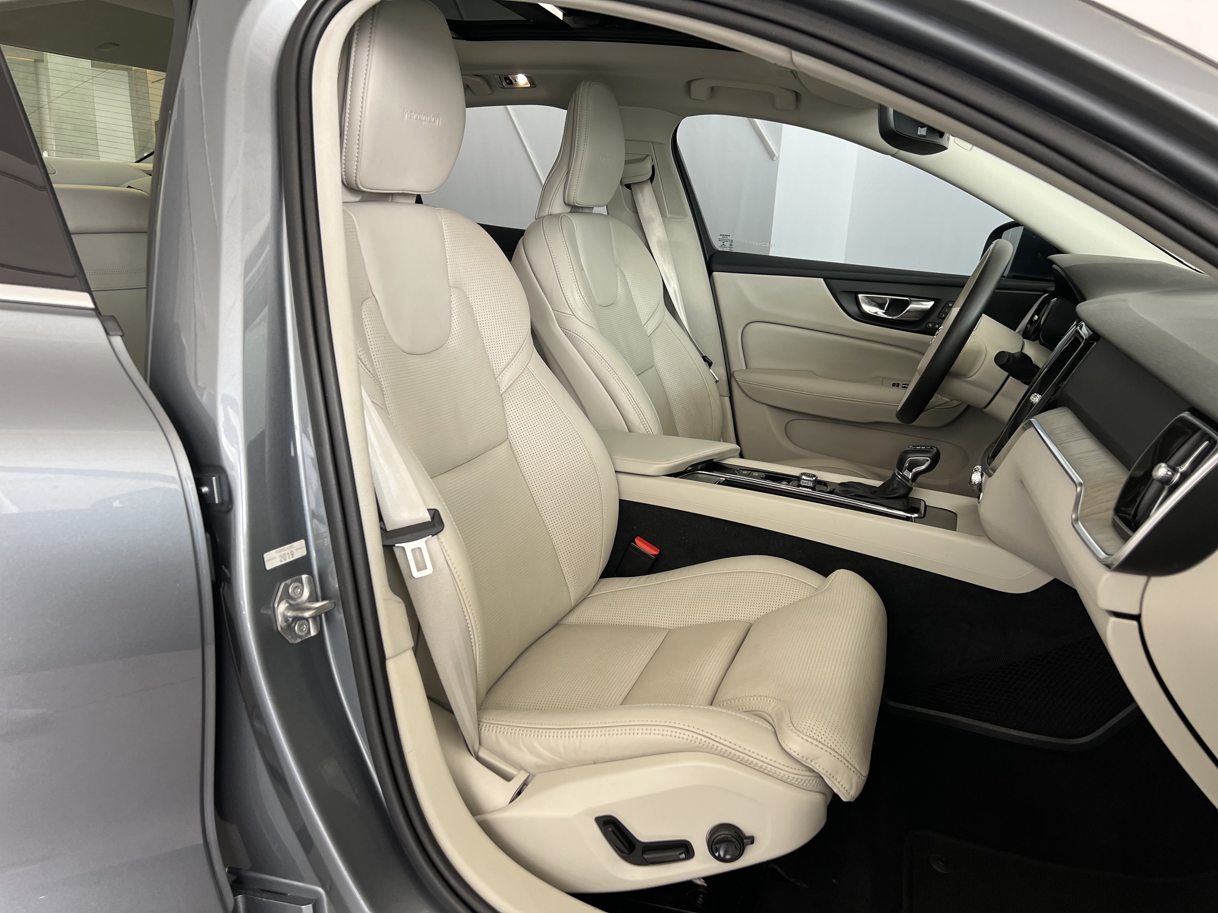 697-a0e72cef-b1cb-4705-8096-cd9799245a5e