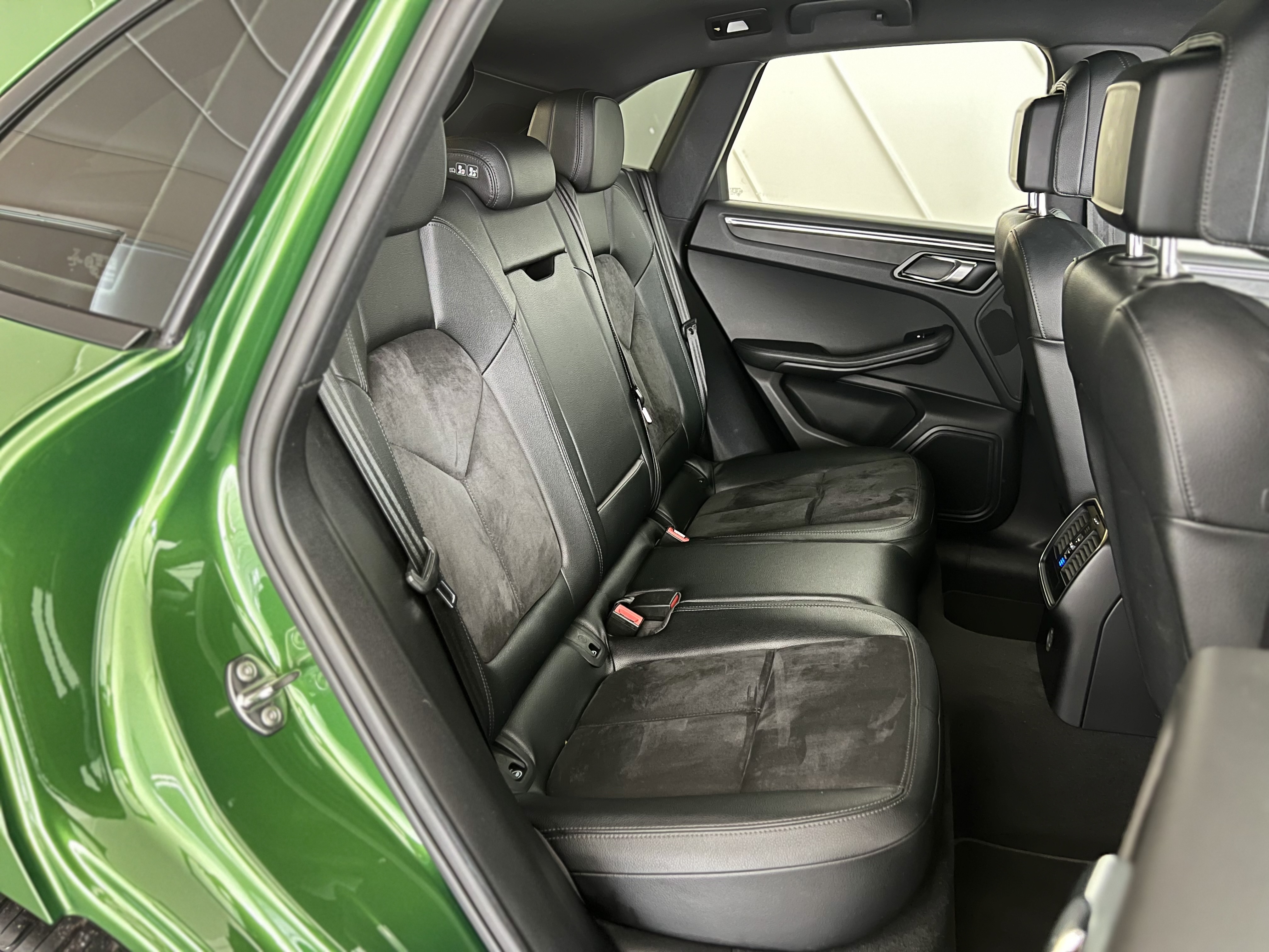 689-6fe6ea89-cf51-4013-bfc6-00ba1f33961e