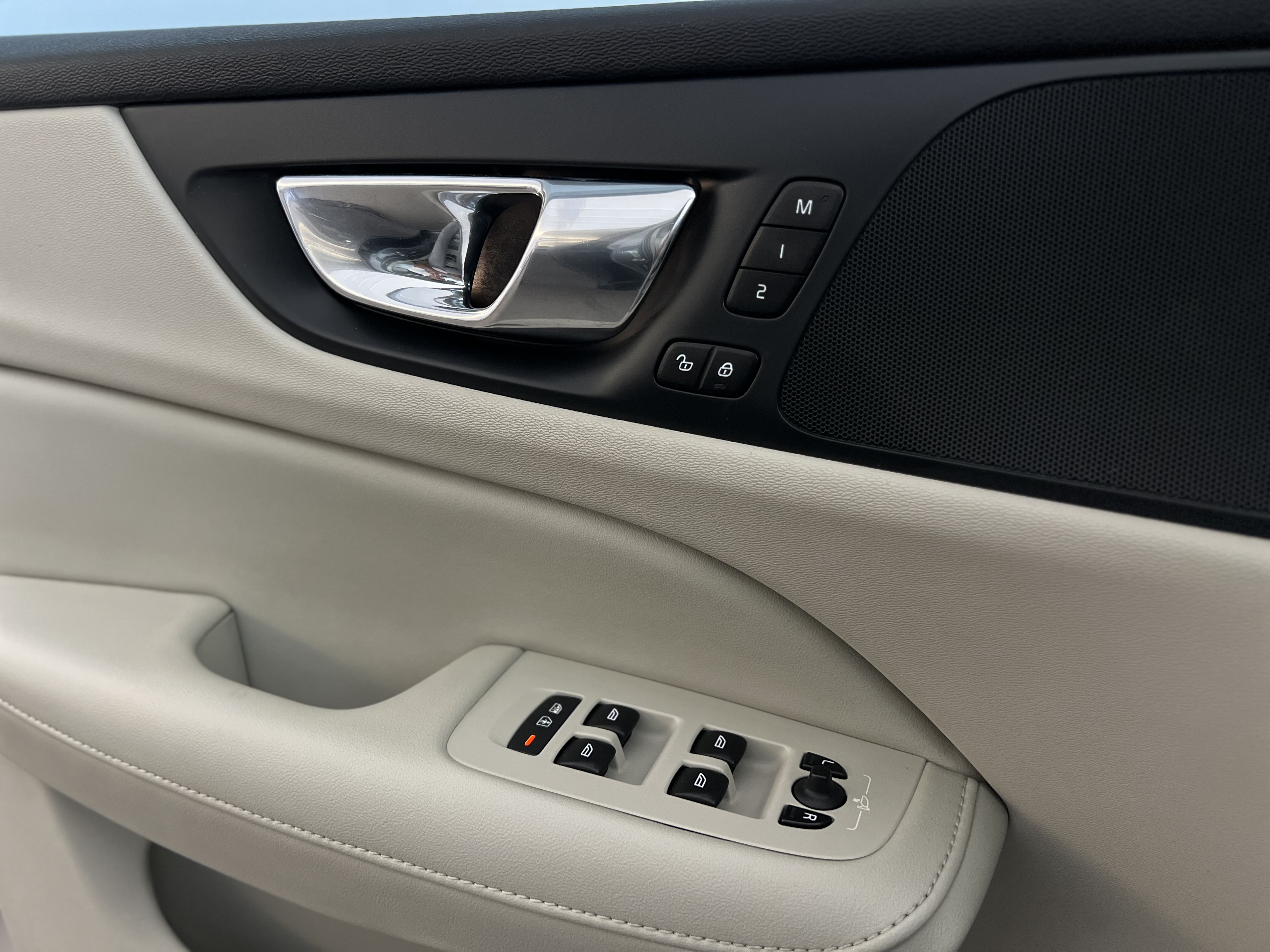 697-a0e72cef-b1cb-4705-8096-cd9799245a5e