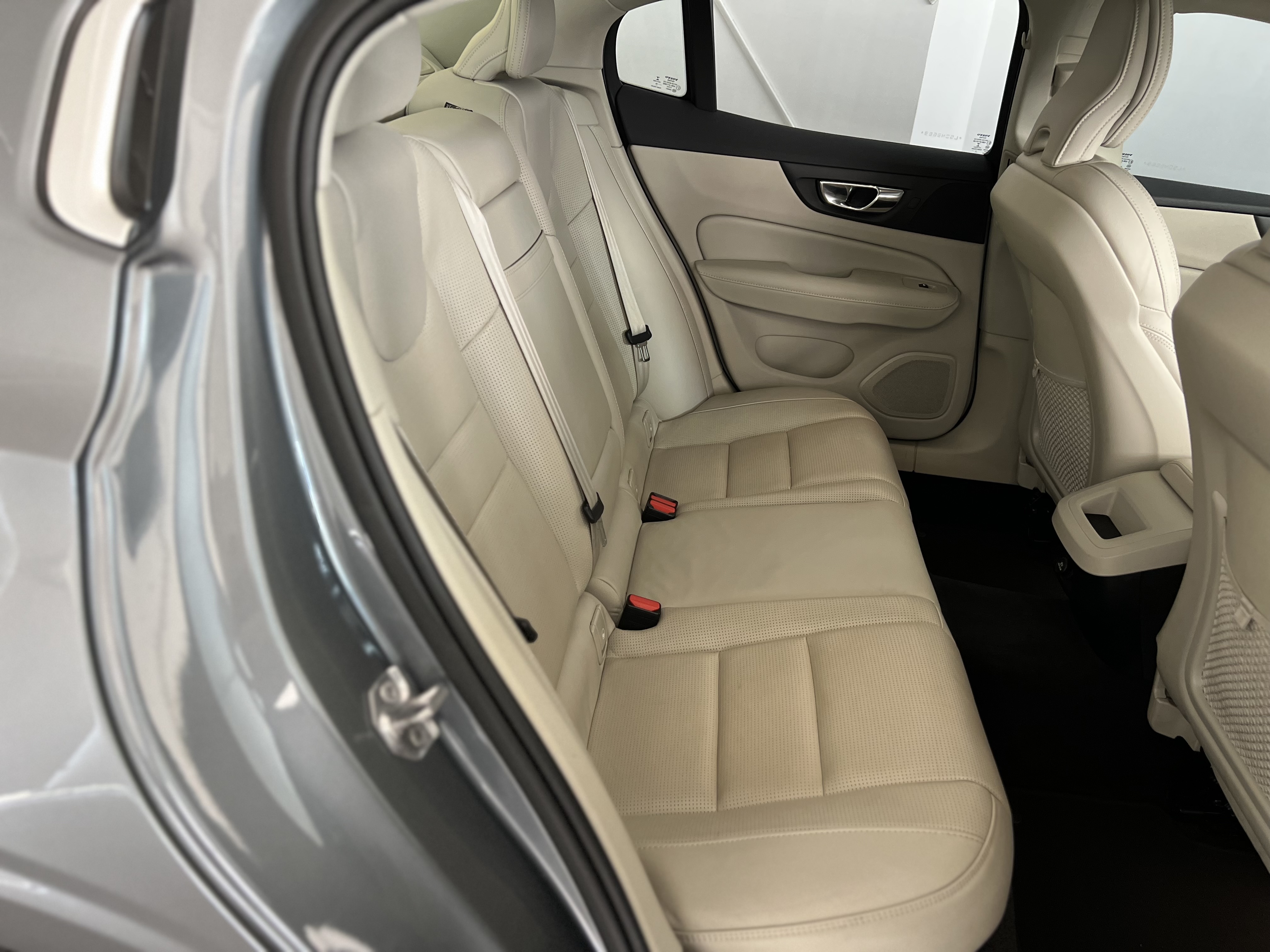 697-a0e72cef-b1cb-4705-8096-cd9799245a5e