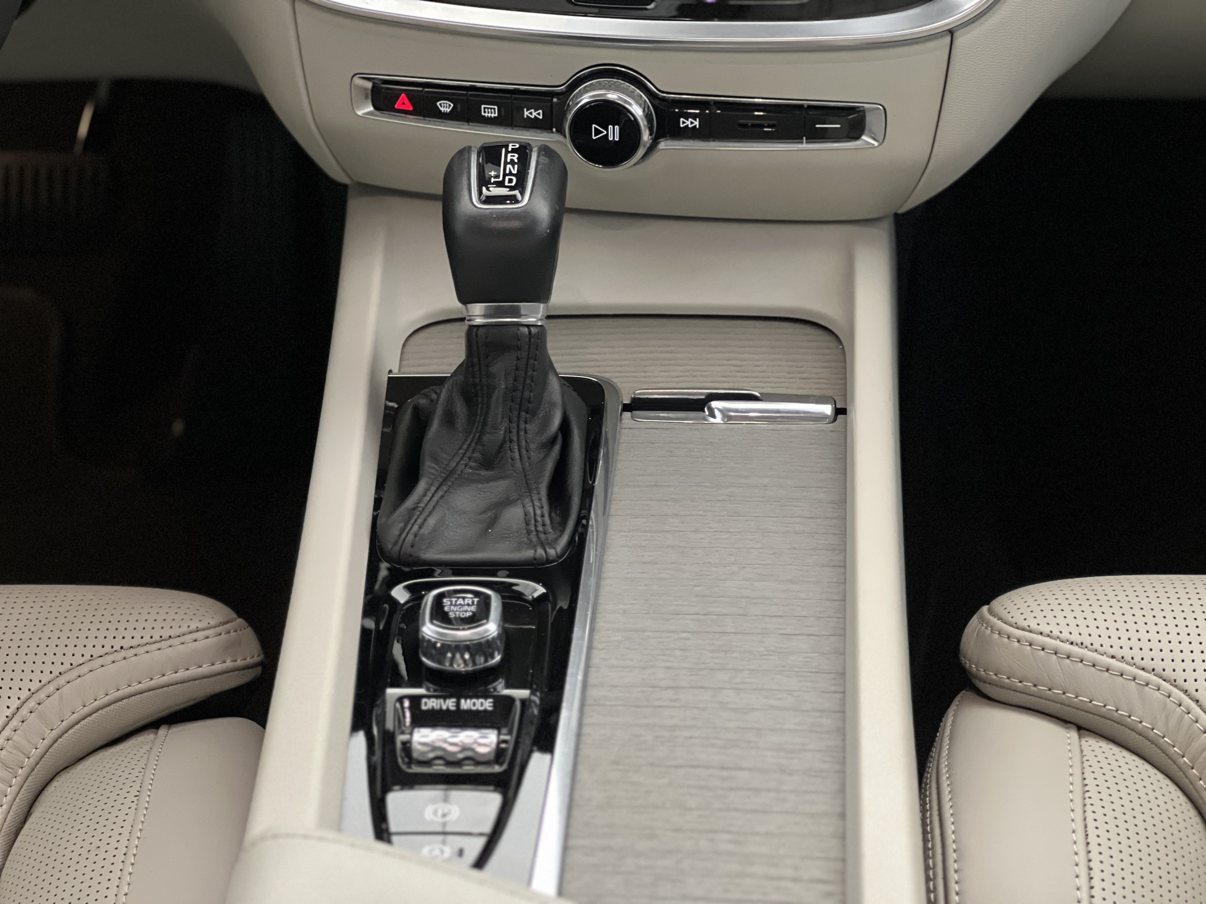 697-a0e72cef-b1cb-4705-8096-cd9799245a5e