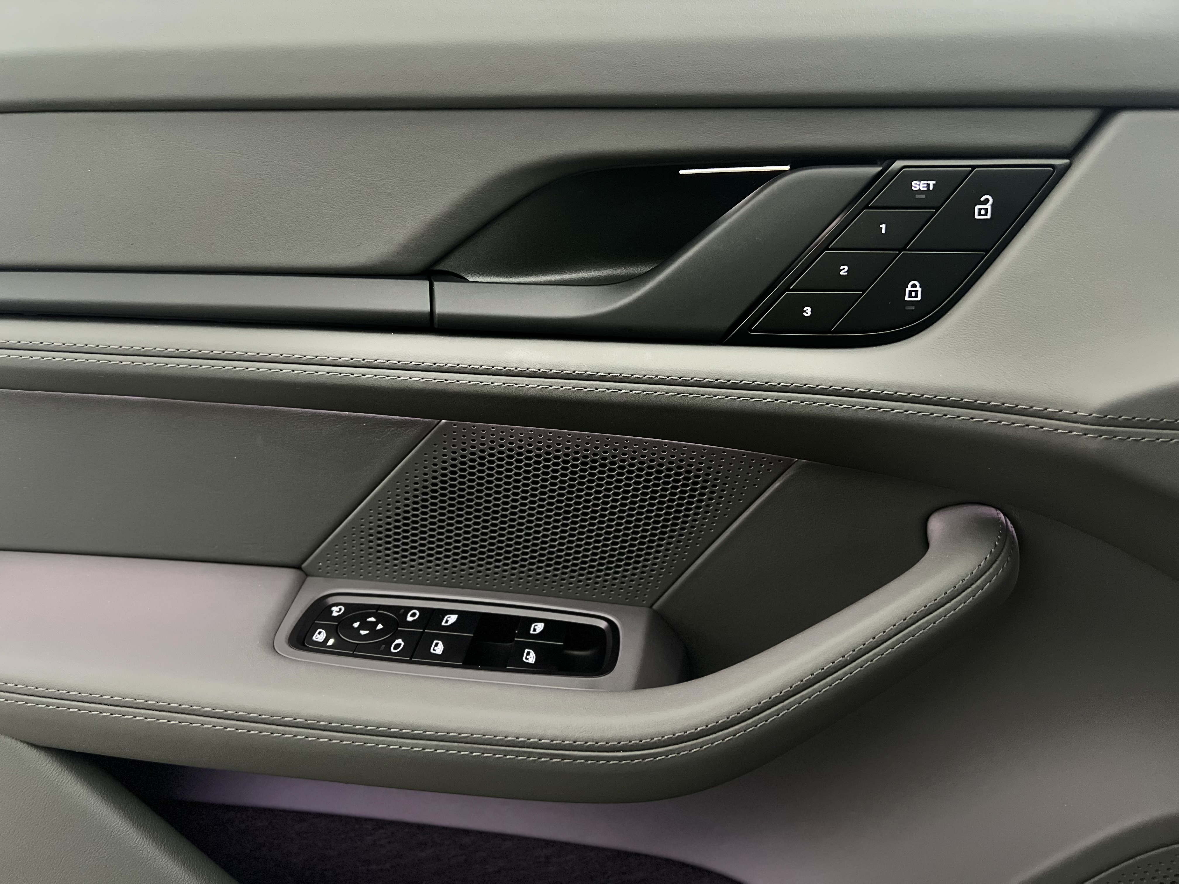 617-b9984073-39f3-4941-b78a-844f59472904