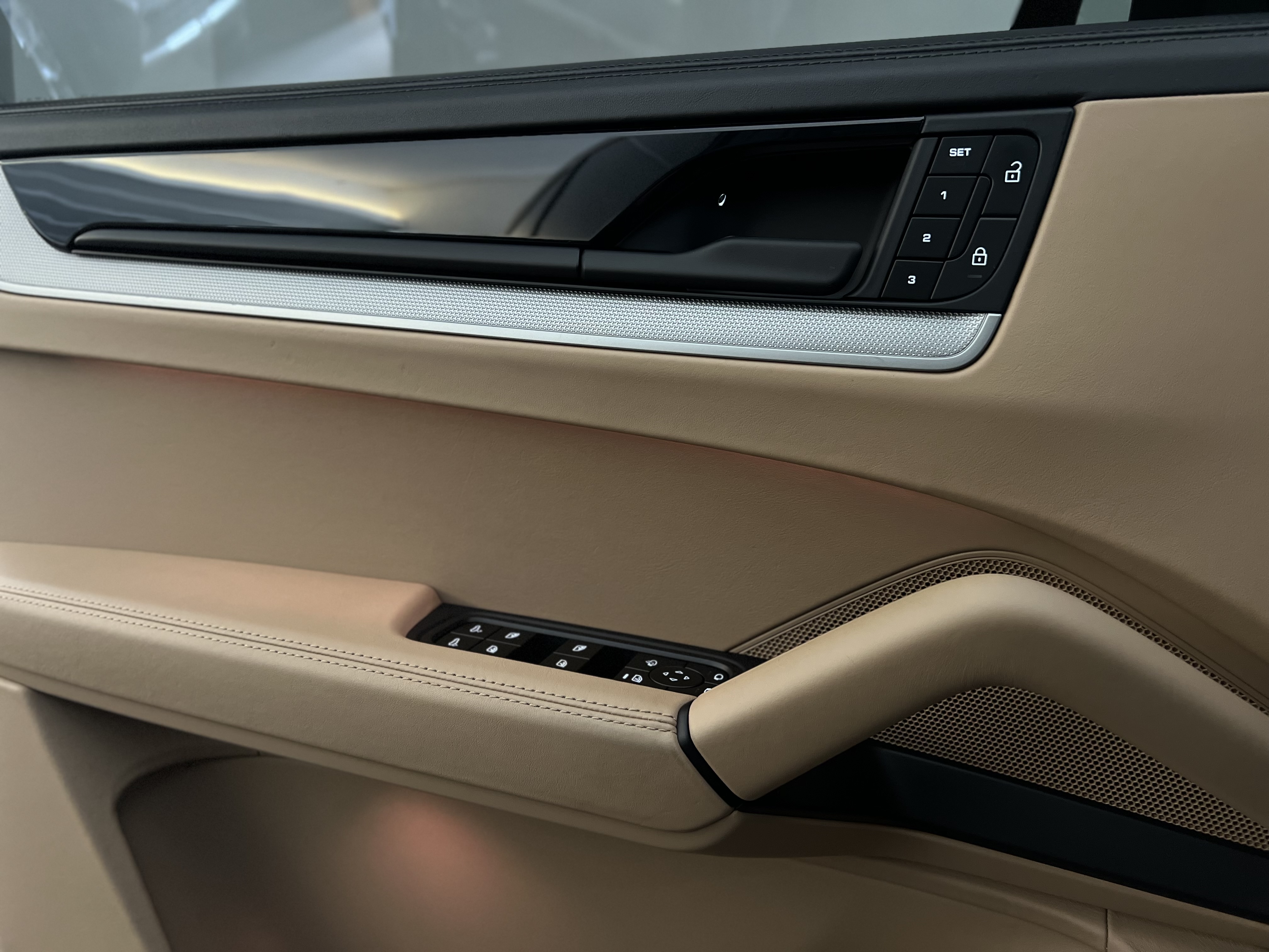 705-e8b4e781-6e9b-4430-b0a6-0e104fb6e025